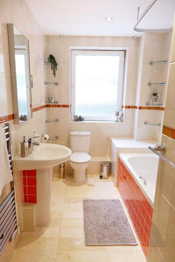 Stunning Apartment Close To Cambridge Station With Free Parking! Bagian luar foto