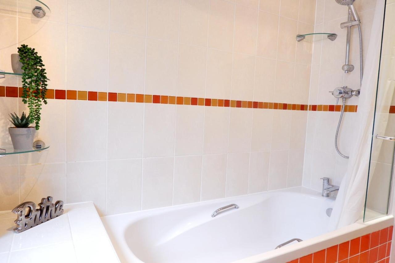 Stunning Apartment Close To Cambridge Station With Free Parking! Bagian luar foto